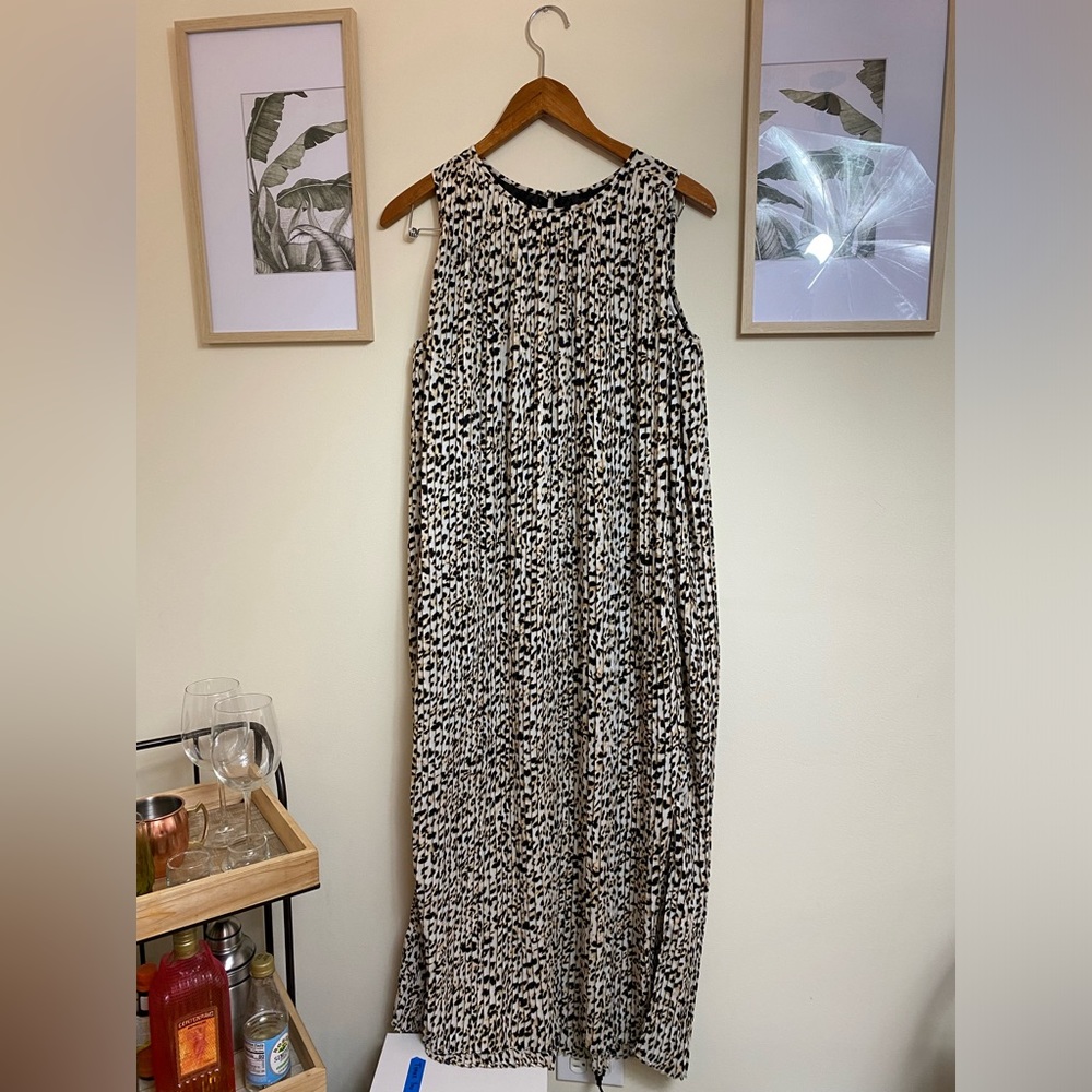 Banana Republic Women's Size Large Pleated Leopard Print Sleeveless Maxi Dress